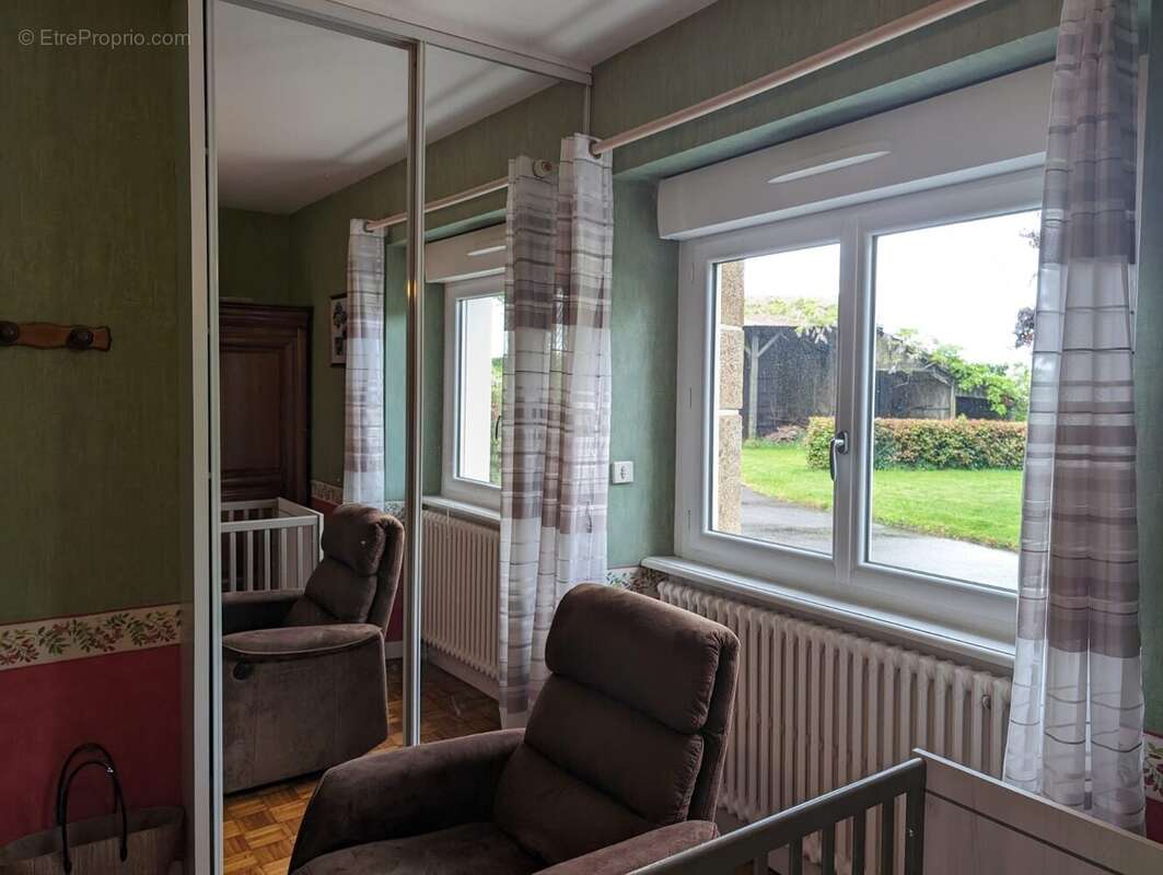 Maison à SAINT-ETIENNE-DU-GUE-DE-L&#039;ISLE