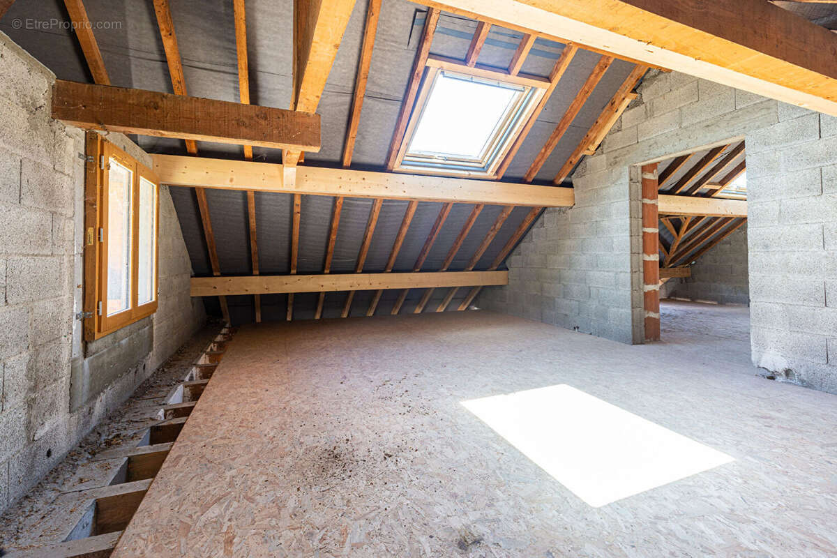"cyprès" - thusy - a vendre en exclusivite - corps de ferme a renover 291m2 et annexes garage, caves & hangar 115m2 - toiture re - photo 8