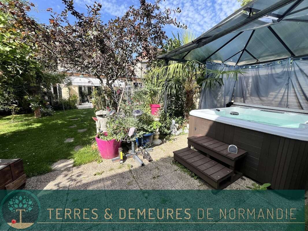 Maison à SAINT-PIERRE-SUR-DIVES