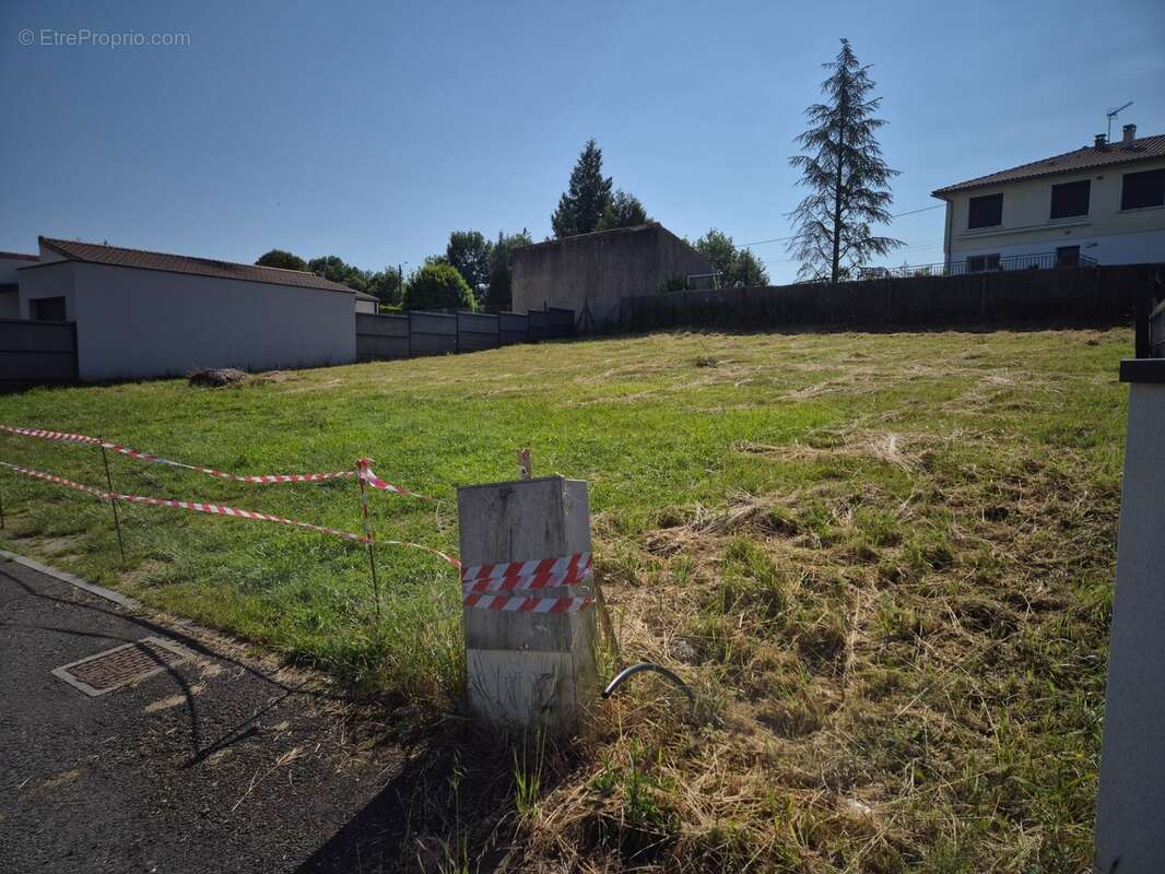 Terrain constructible dans petit lotissement, emplacement qualitatif avec vue sur bosquet - photo 2
