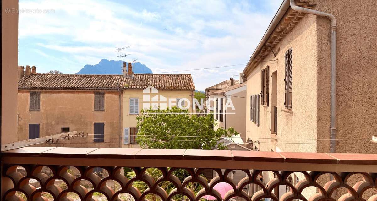 Maison à ROQUEBRUNE-SUR-ARGENS