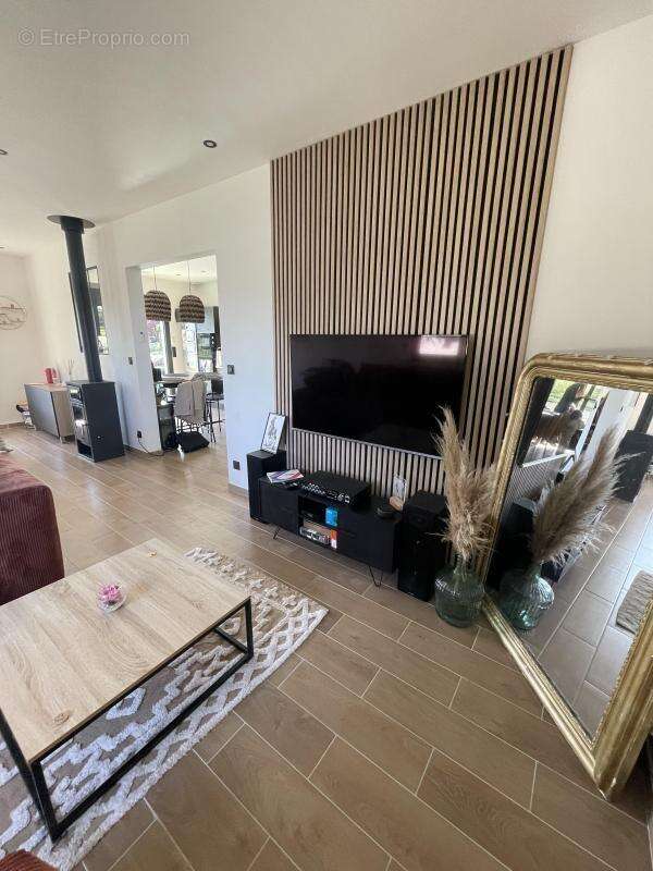 Maison à GREZIEU-LA-VARENNE