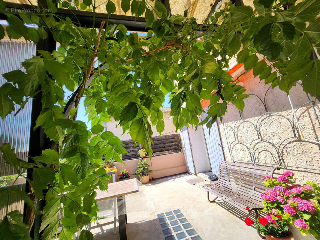 Maison à SAINT-SATURNIN-LES-AVIGNON