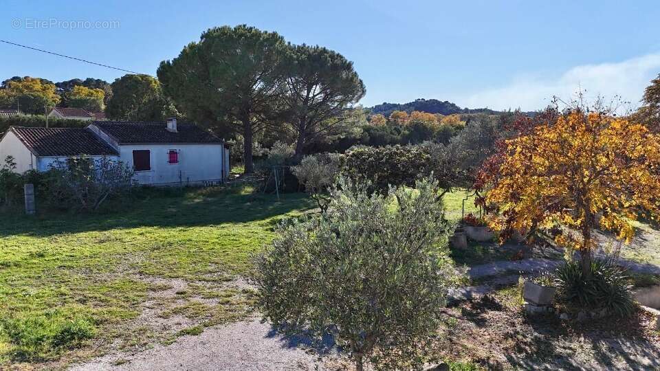 Terrain à MAS-BLANC-DES-ALPILLES