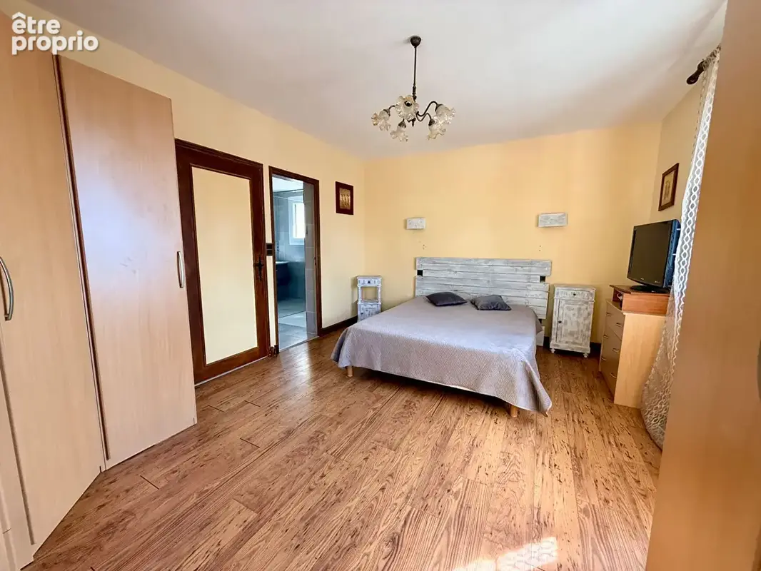 Maison 172 m² - T7 - 5 Chambres - Sous-sol 135 m² + Dépendance 232 m² - Terrain 1 387 m² - photo 6