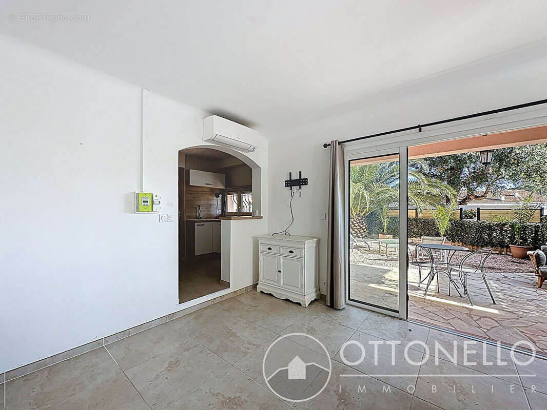 Appartement Les Issambres 2 pièces de 29,74 m2 avec jardin et stationnement double - photo 2