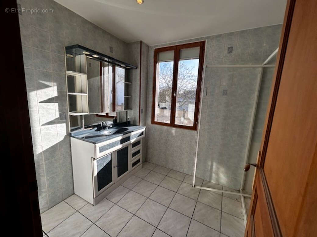 Maison à SAINT-PIERRE-LES-NEMOURS