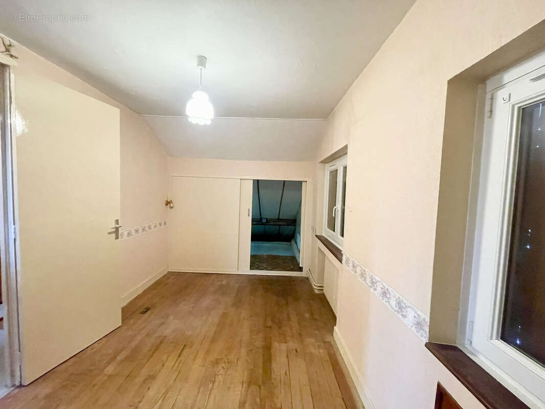 Maison à AUDUN-LE-ROMAN