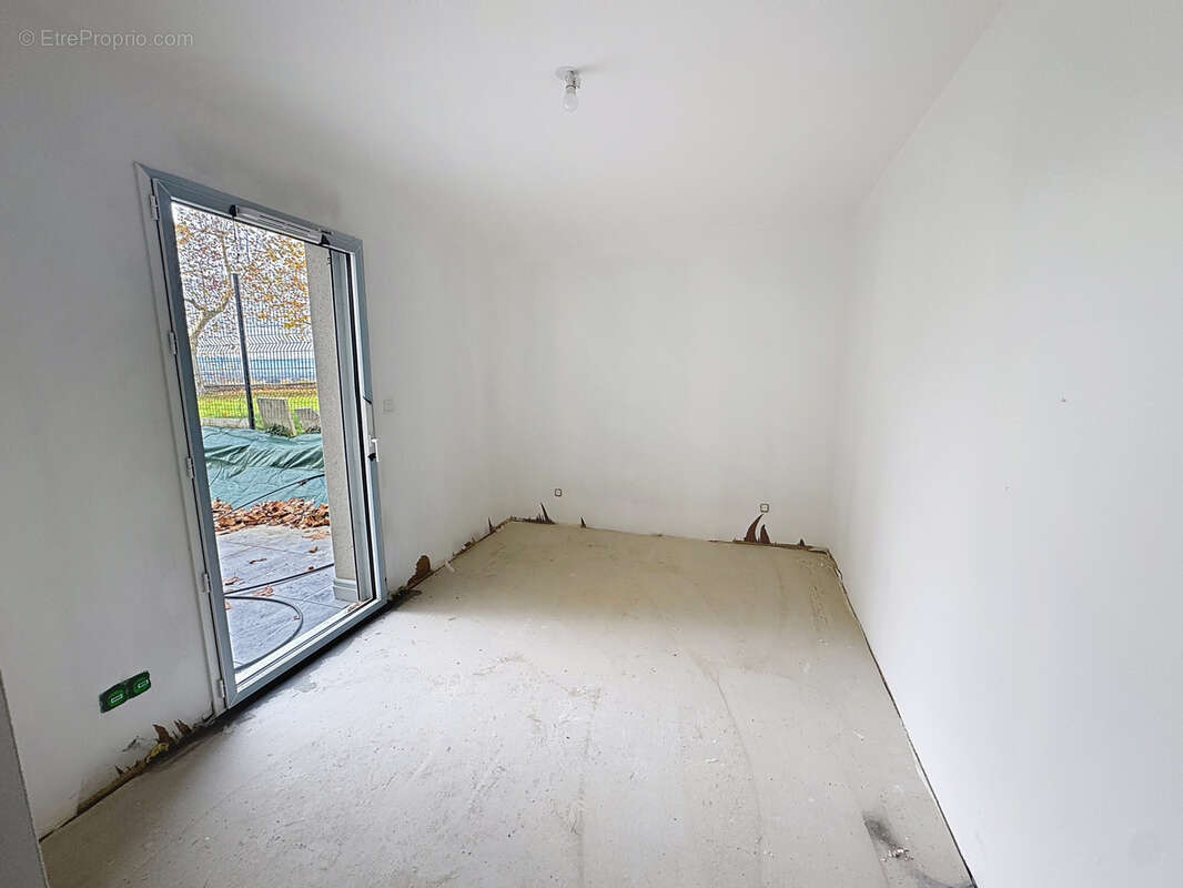 Appartement à VEAUCHE