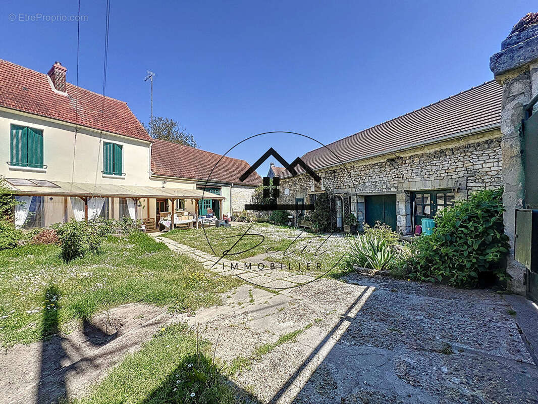 Maison à BALAGNY-SUR-THERAIN