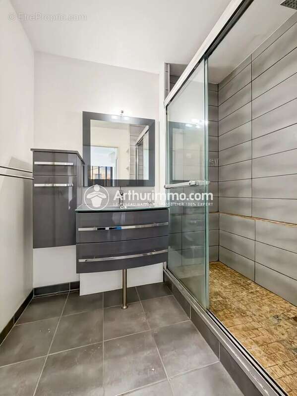 Appartement à SAINT-PIERRE-DU-PERRAY
