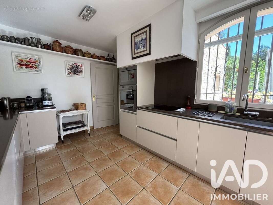 Maison 252 m² à Bouc-Bel-Air  - photo 7