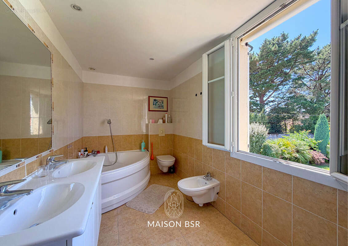 Longère de caractère - 323 m² habitables avec piscine - photo 13