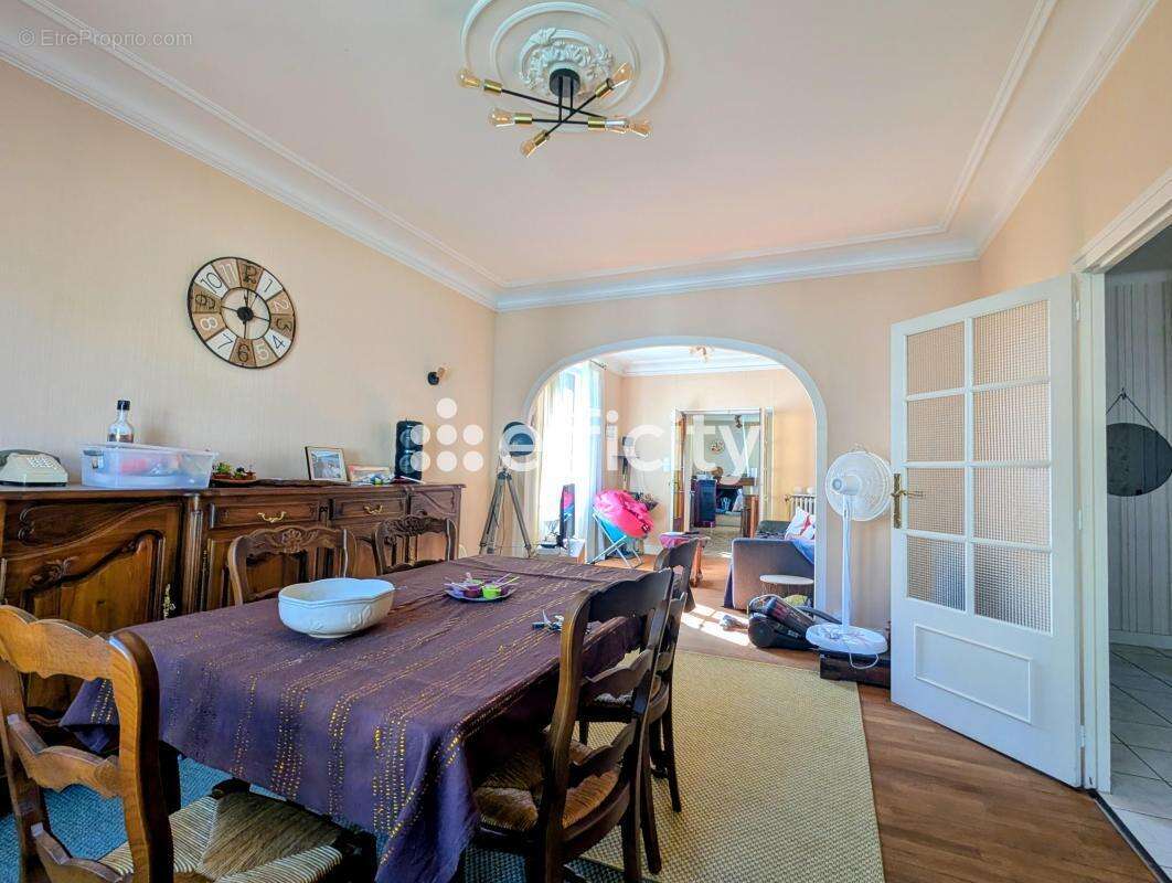 Maison à LE LARDIN-SAINT-LAZARE