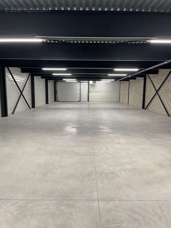 Commerce à GENNEVILLIERS