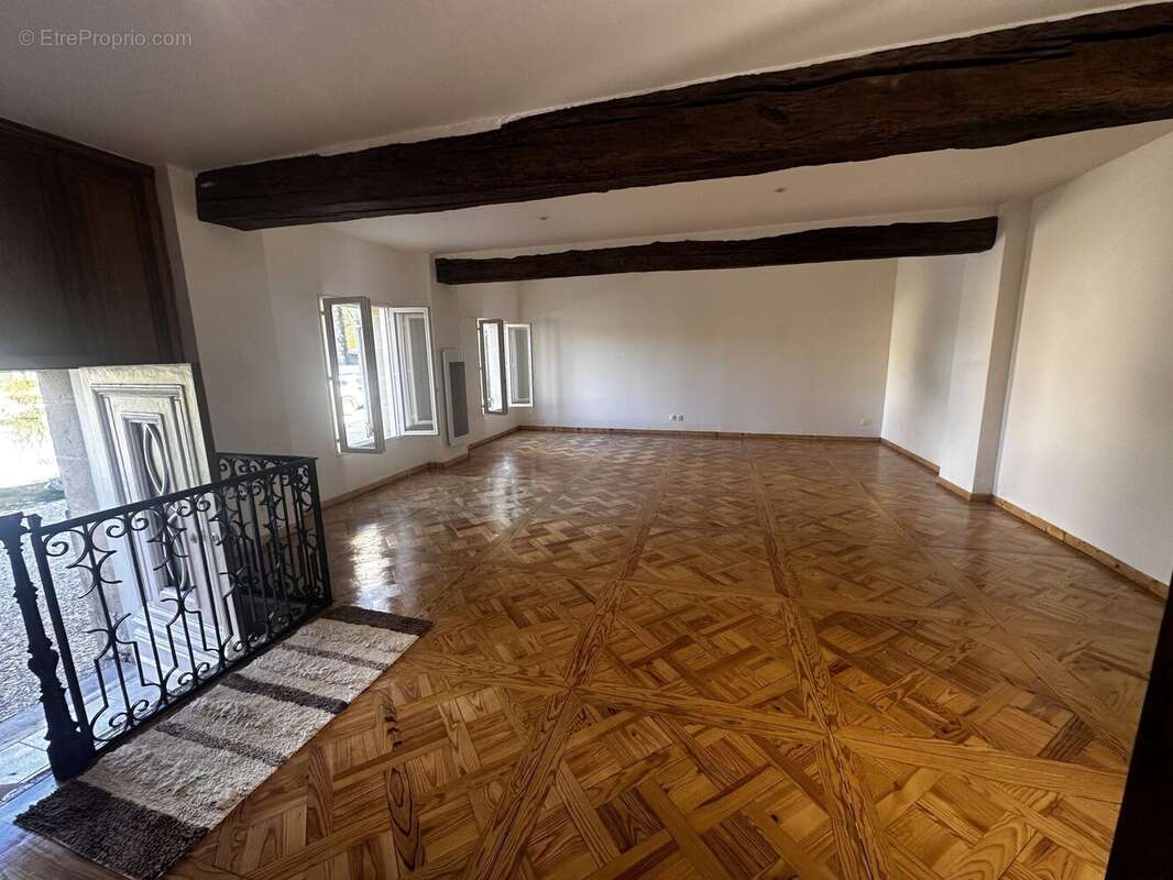 Maison à COUTRAS