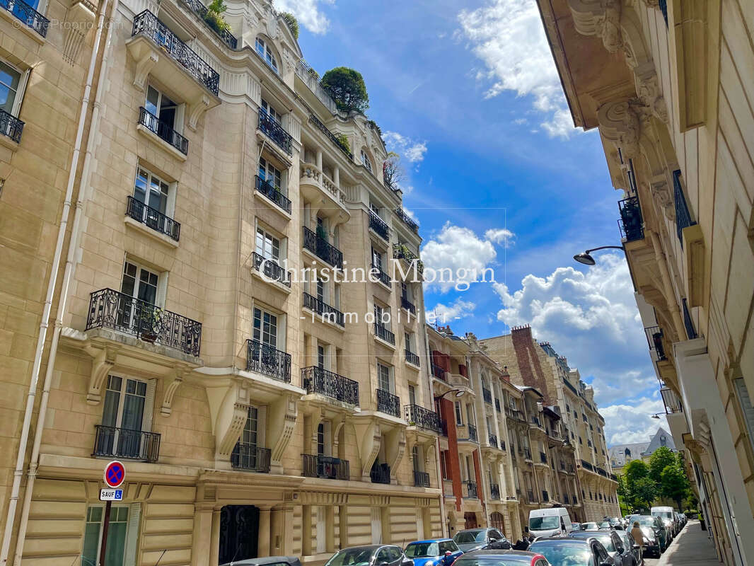 Appartement à NEUILLY-SUR-SEINE