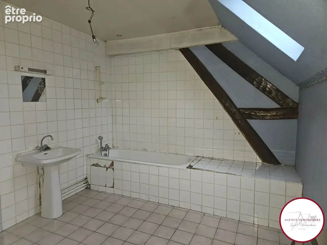 A Bigny-Vallenay, vaste maison de 5 chambres avec grange et grand terrain arboré . - photo 15