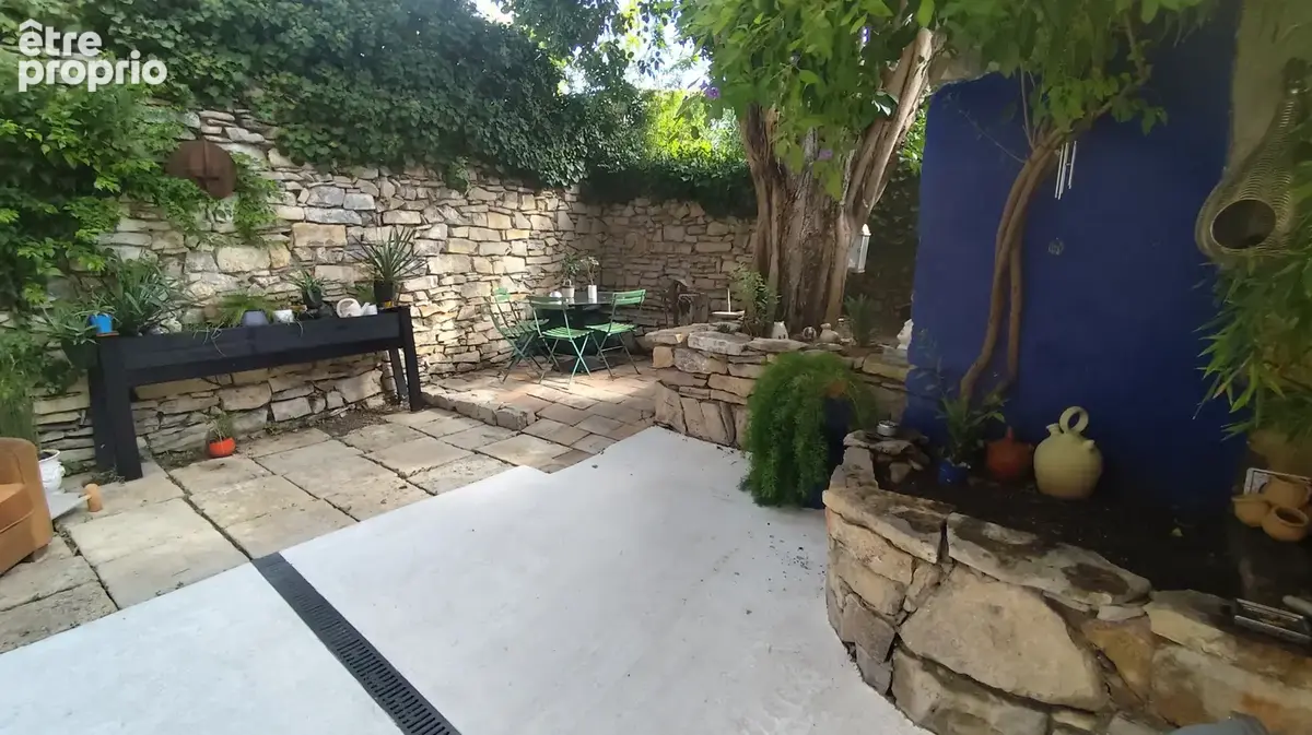 Marguerittes - maison de village atypique de 100m2 avec cour et 2 p2 40 et 45m2 - photo 8