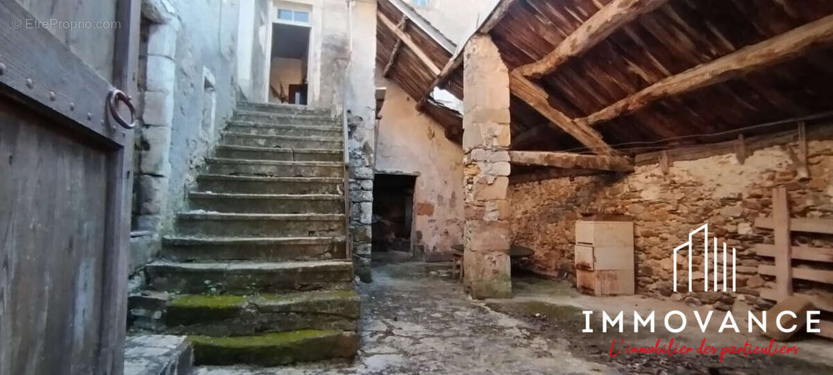 Maison à SAINT-JEAN-DU-BRUEL