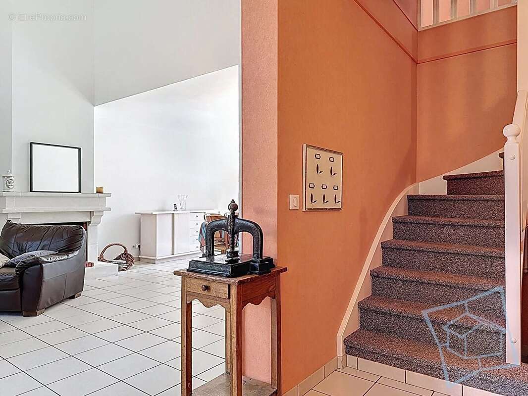 Maison à VOISINS-LE-BRETONNEUX