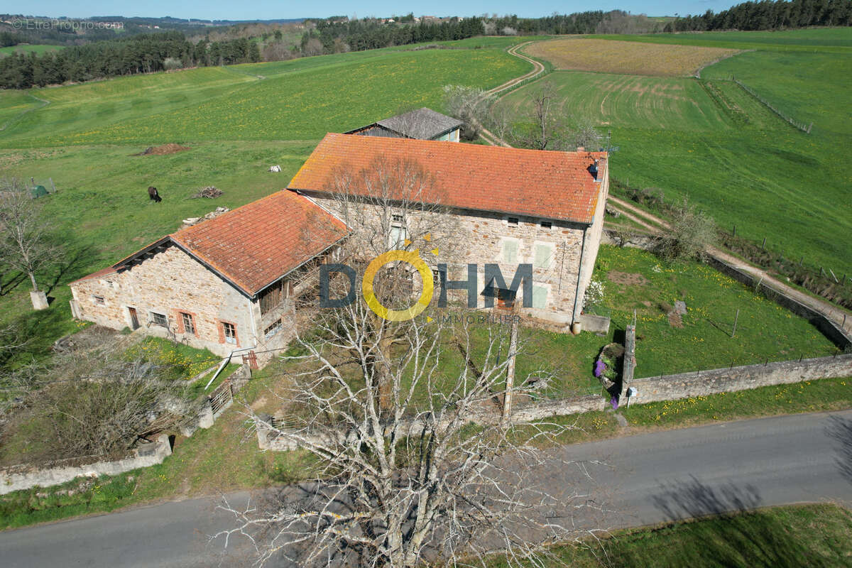 Ancien corps de ferme  sur 4000 m2 de terrain avec dependances attenantes et un hangar - photo 2
