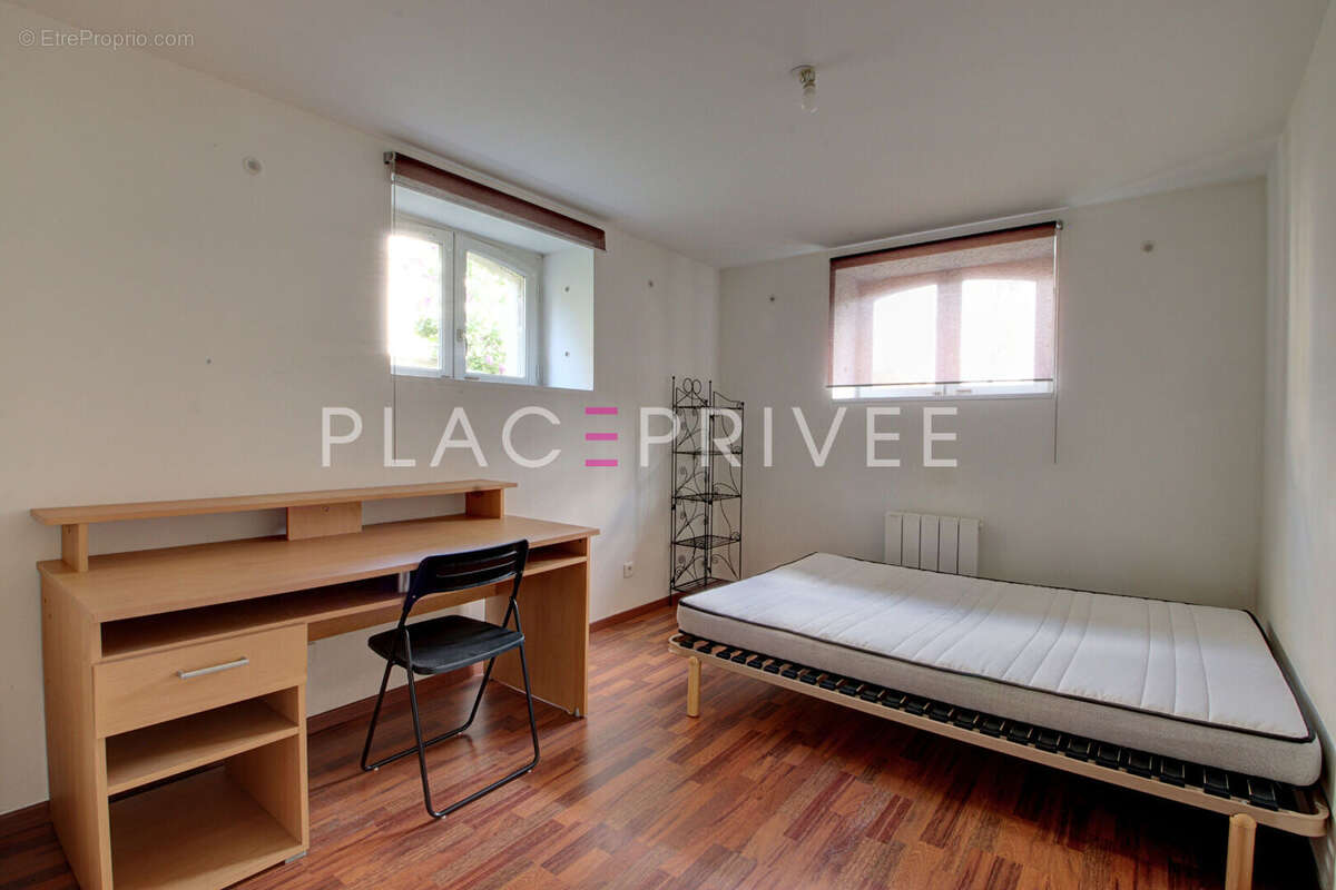 Appartement avec entrée indépendante et stationnement - photo 5