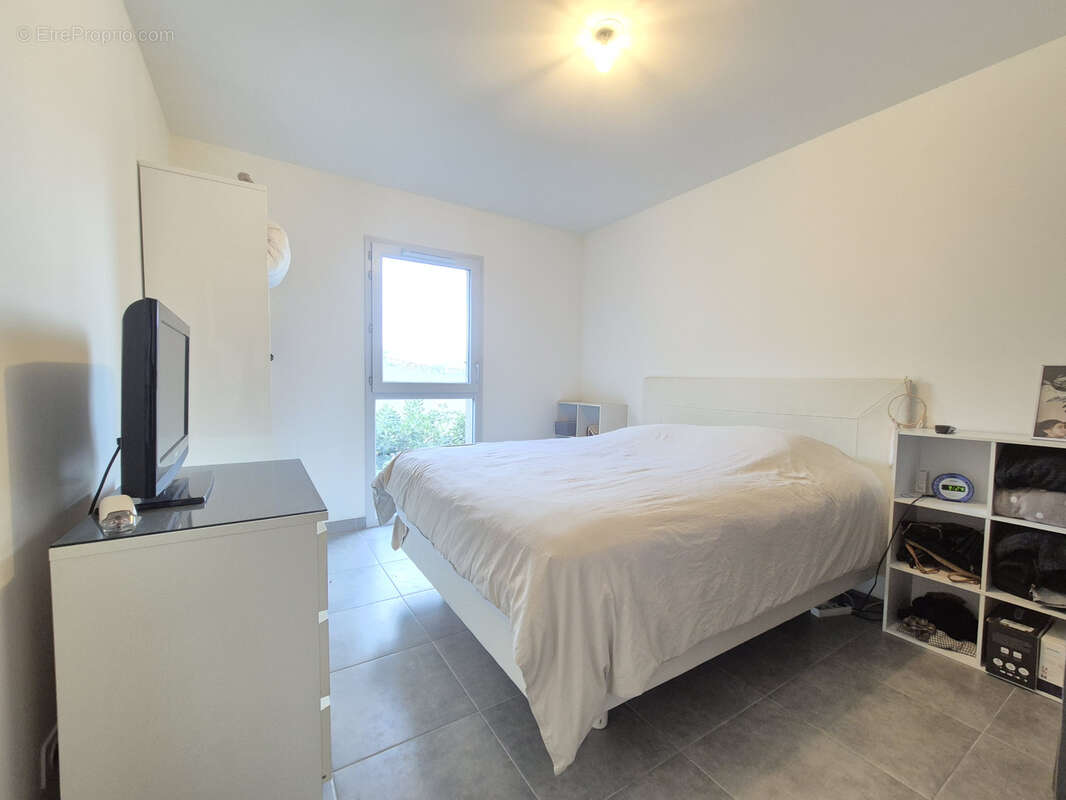 Appartement à CHATEAUNEUF-VILLEVIEILLE