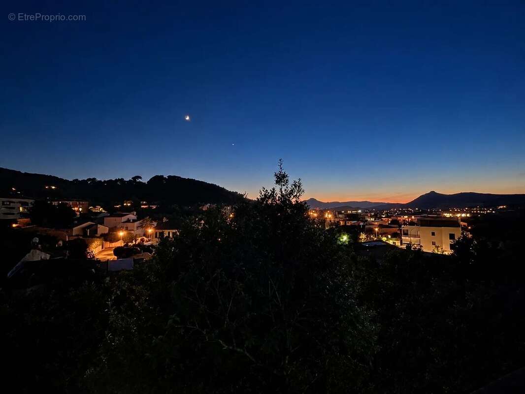 Hyères, T3 standing, terrasse, parking et garage, au calme - photo 10