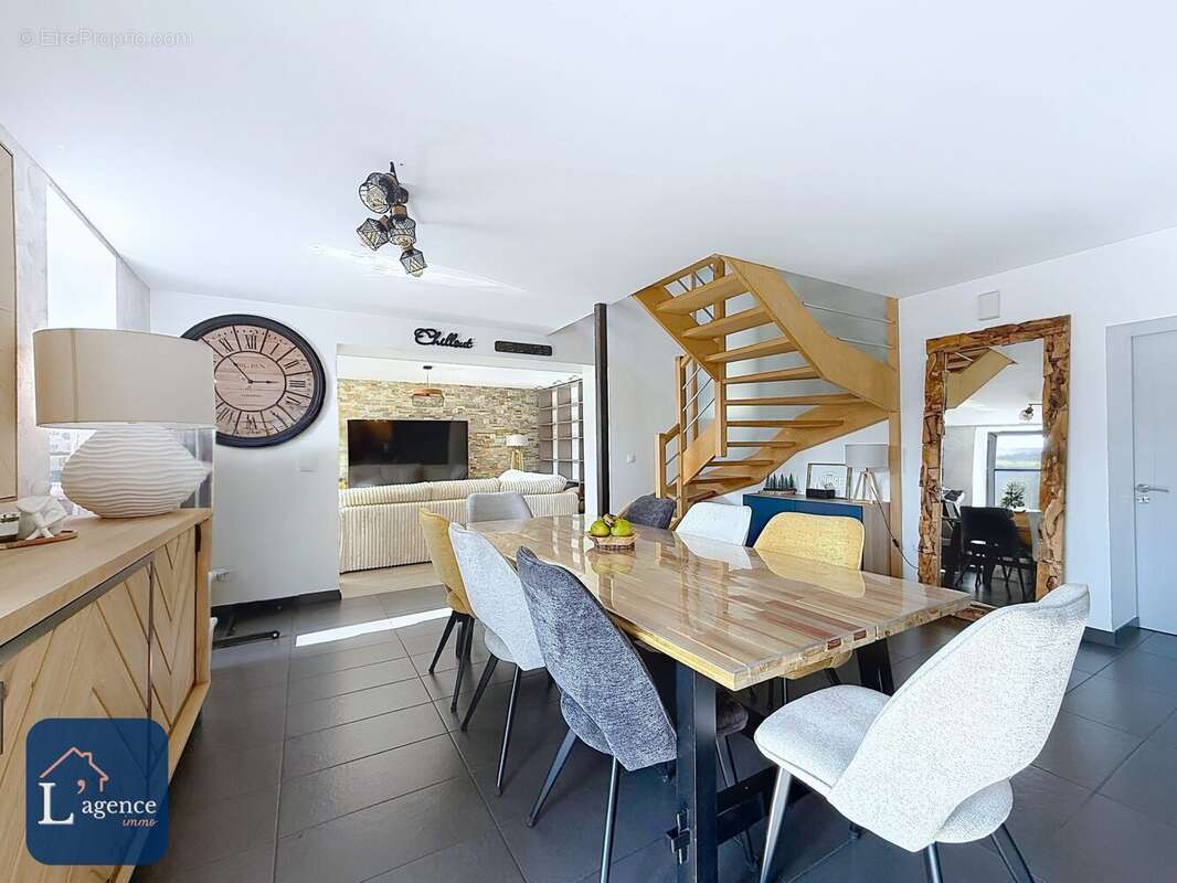 Maison à CESSY