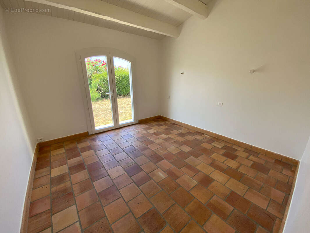 À 400 m de la plage - Maison de charme sur 1 000 m² de terrain - photo 9