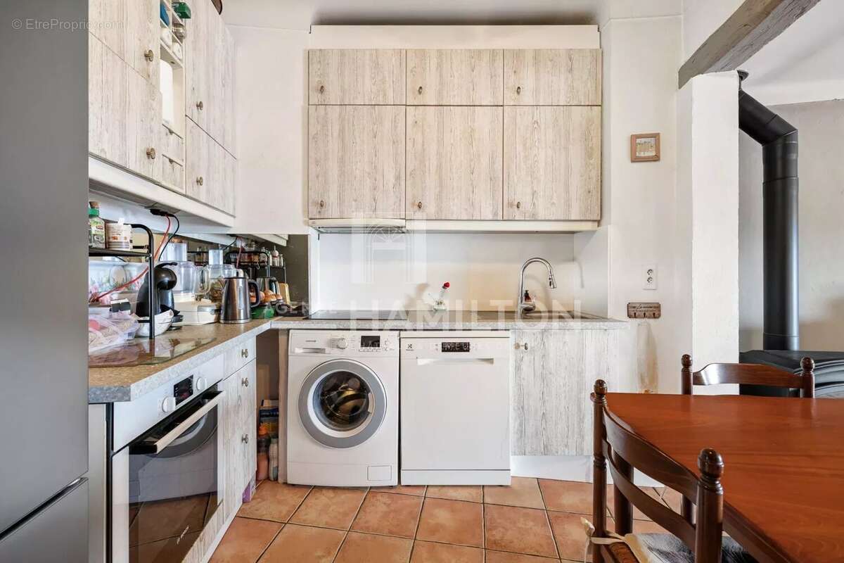 Appartement à CHATEAUNEUF-GRASSE