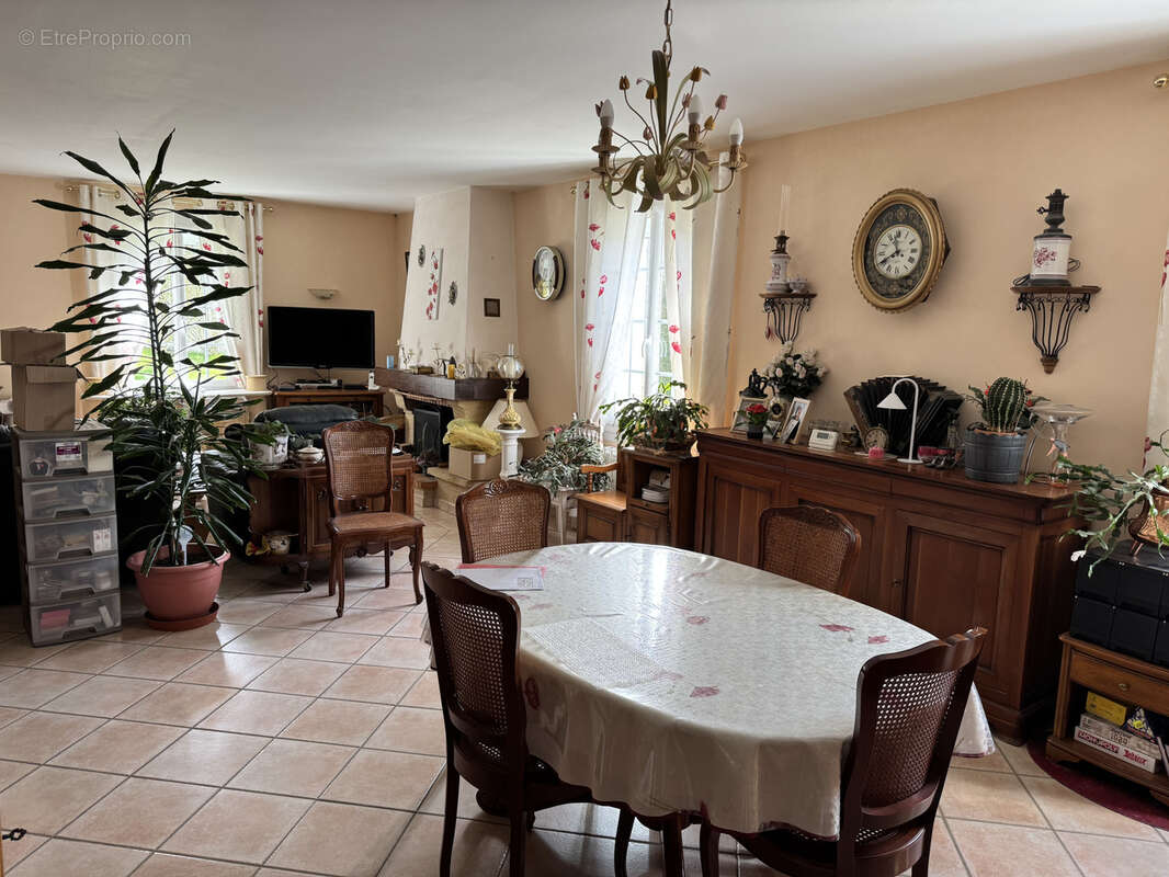 Maison à MONTESQUIEU