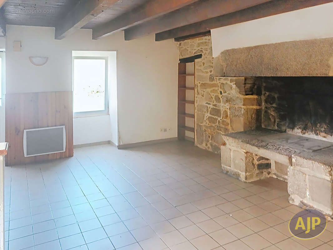 Maison à PLUHERLIN