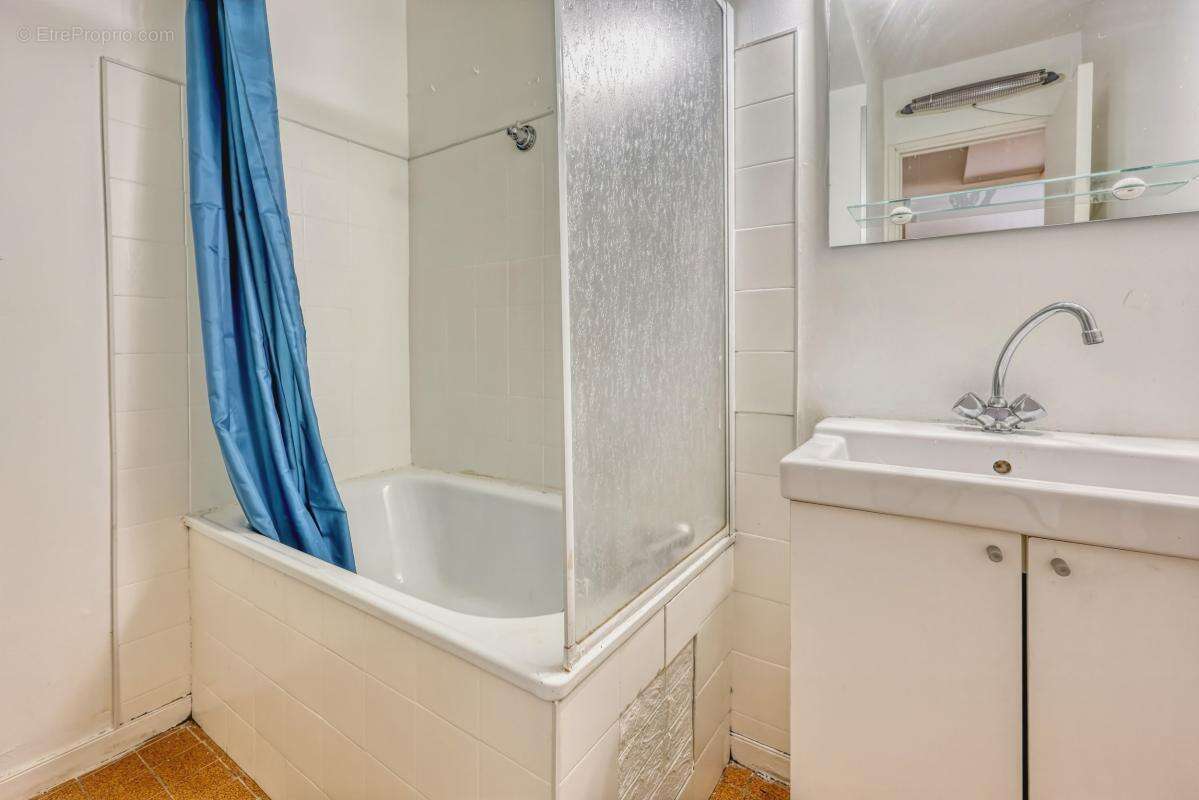 Studio réinventé à 3 min du port: hyper‑centre Cassis, prêt à louer – 180 000 € FAI - photo 9