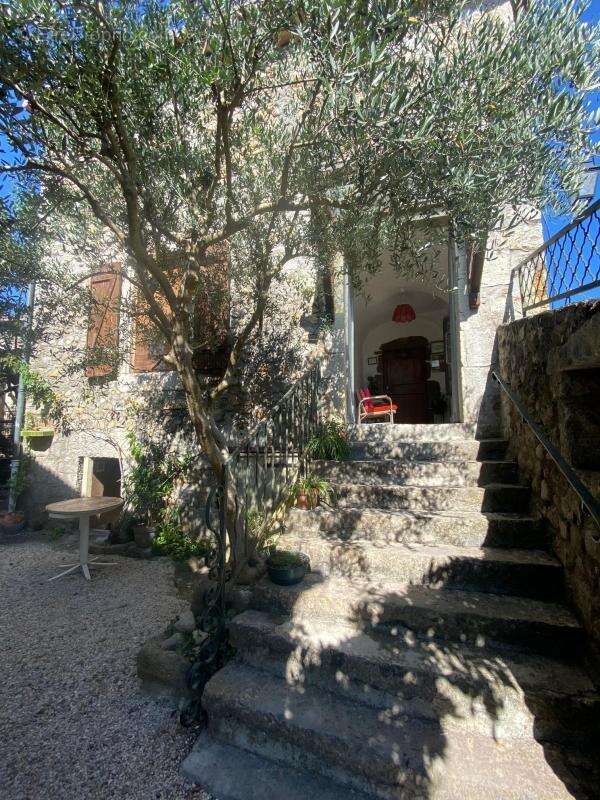 Appartement à BERRIAS-ET-CASTELJAU
