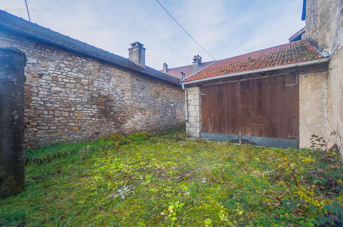 Maison à CUSSEY-LES-FORGES