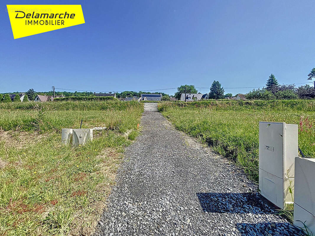Terrain à LE VAL-SAINT-PERE