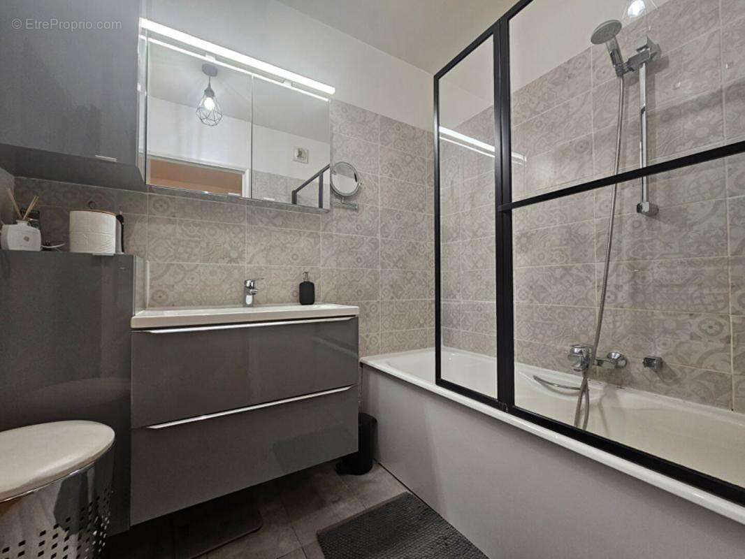 Appartement à COURBEVOIE