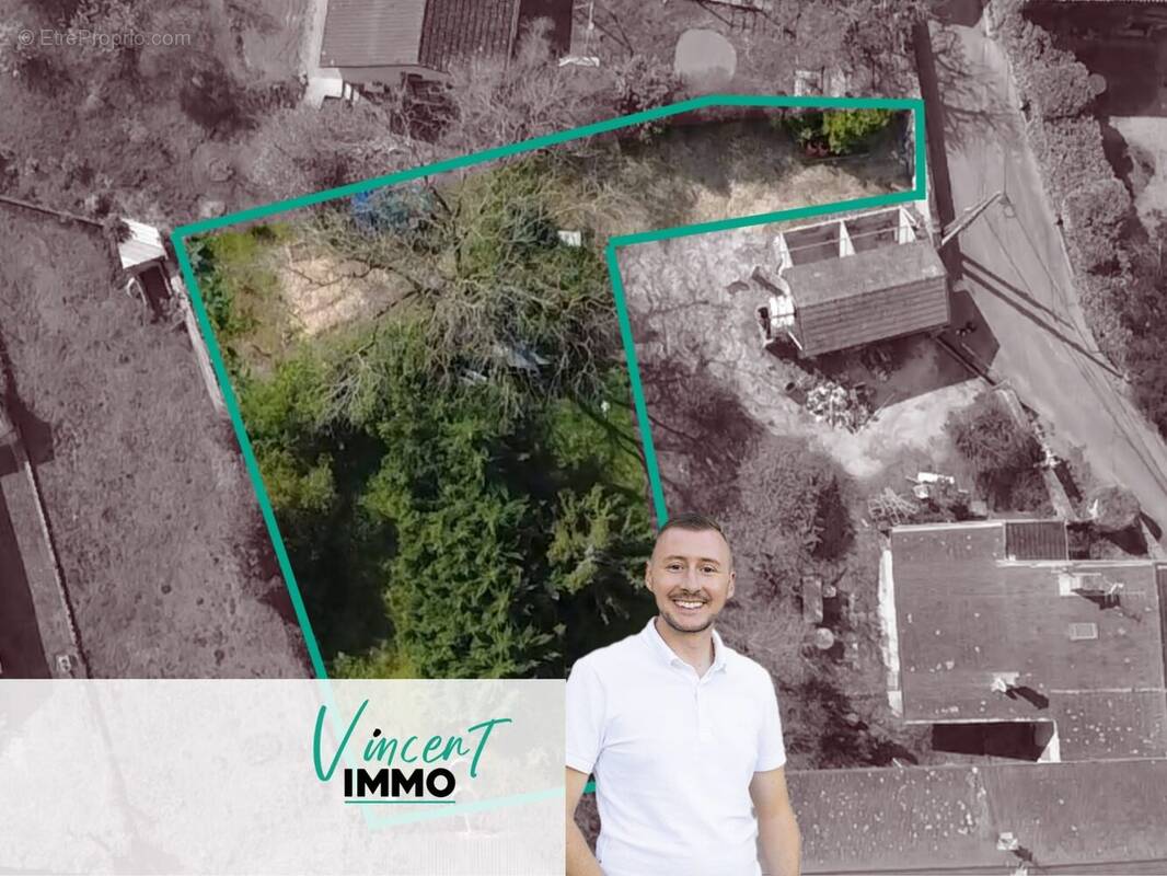 Terrain à CHARVIEU-CHAVAGNEUX