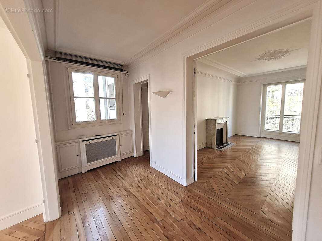 Appartement à PARIS-16E