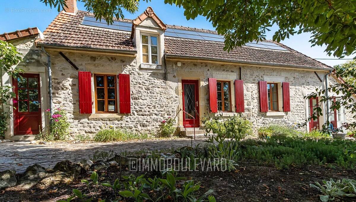 Maison à VICQ-EXEMPLET