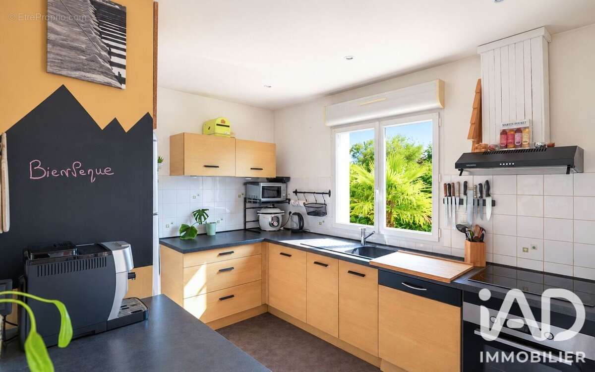 Maison 121 m² à Brette-Les-Pins  - photo 4