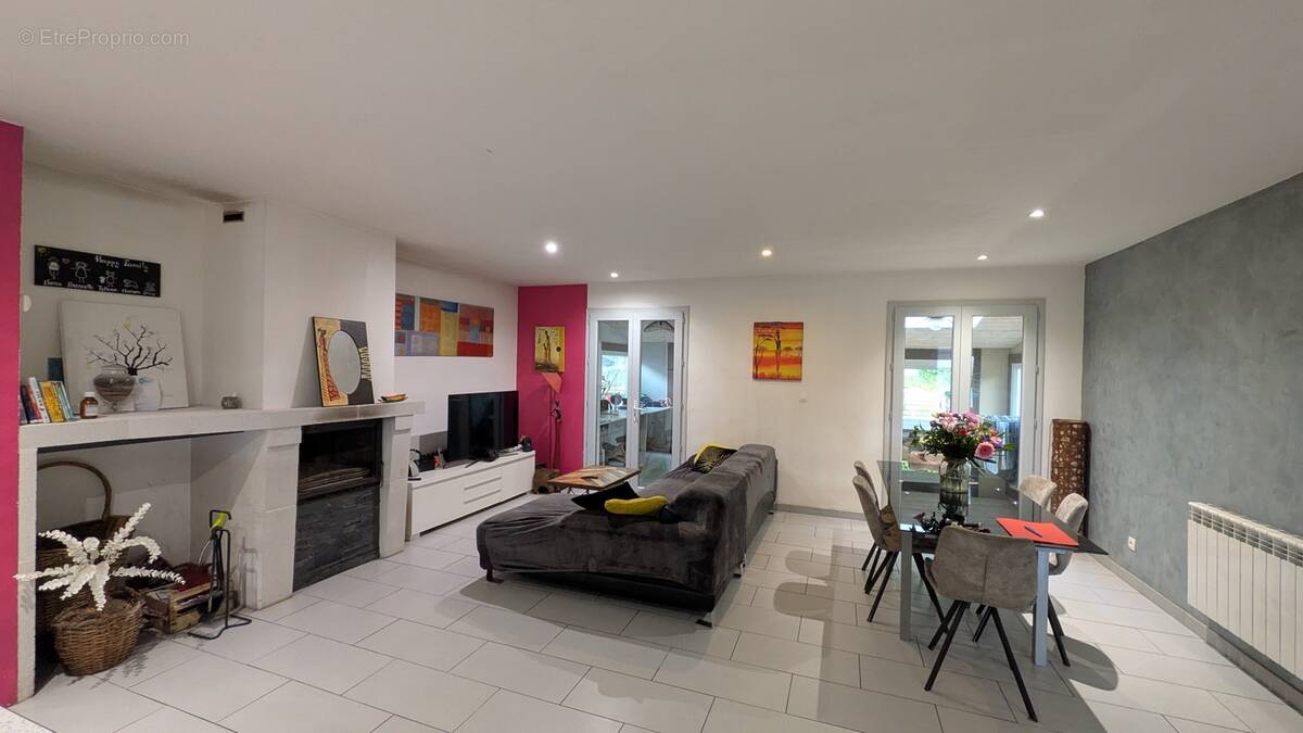 Maison à SAINT-CAPRAIS-DE-BORDEAUX