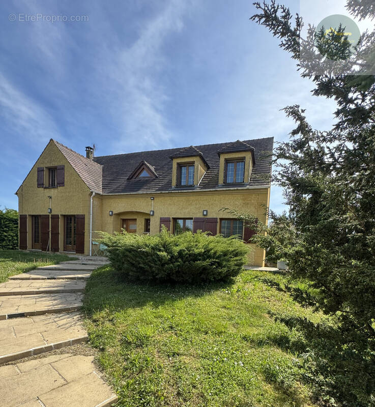 Maison à EGREVILLE