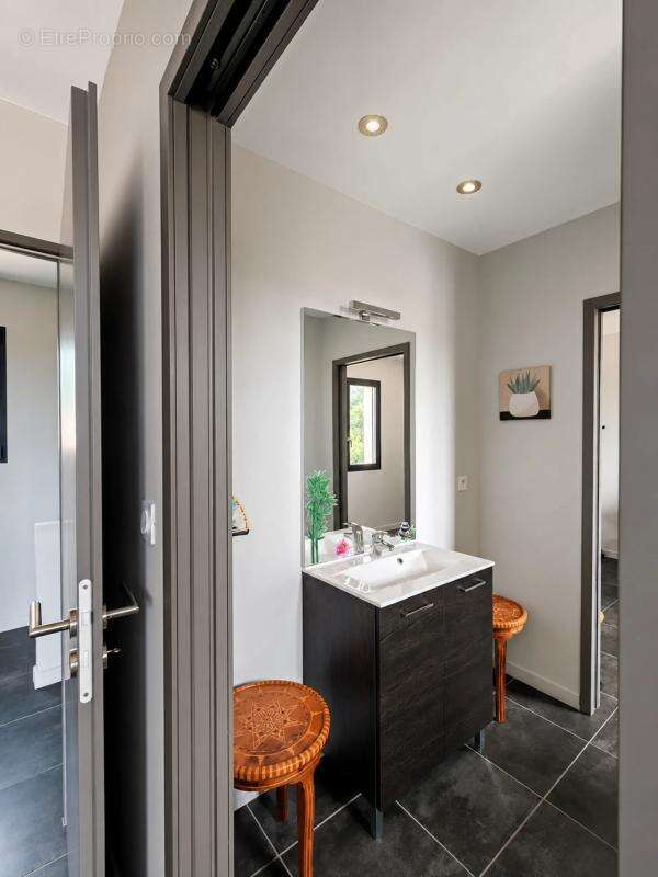 Maison contemporaine de 5 pièces de 176 m² à Montélimar - photo 13