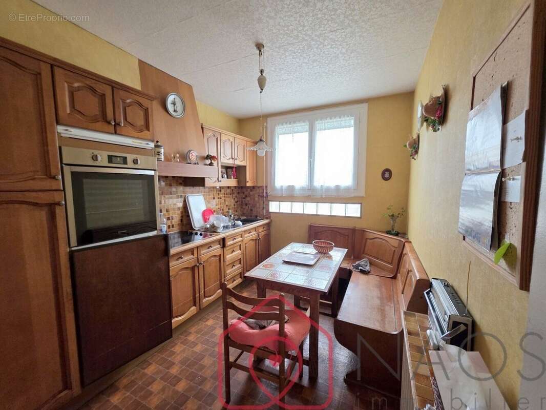 Maison à SAINT-JEAN-DE-LA-RUELLE