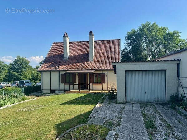 Maison à NEUFCHATEL-EN-BRAY