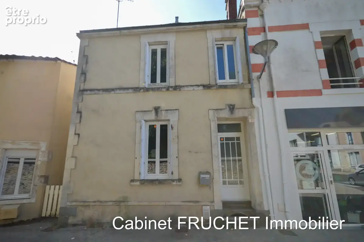 CHANTONNAY - Maison de caractère avec 2 chambres - photo 1