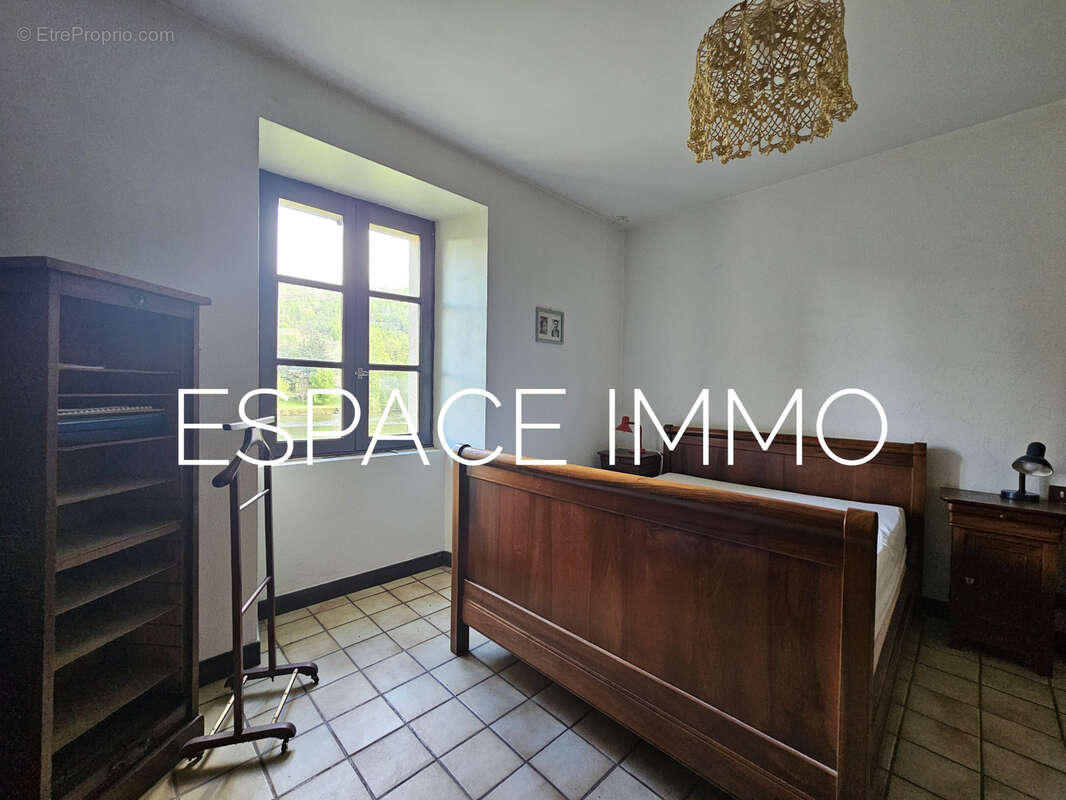 Maison à LIVINHAC-LE-HAUT